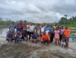 Maxsi Mengunjungi Tambak Ikan Bandeng Di Kampung Dembek