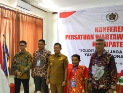 Bupati Untung Tamsil Buka Konferensi IV PWI Fakfak