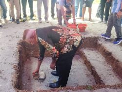 Pj Waterpauw Meletakan Batu Pertama Pembangunan Taman Wisata Rohani Kampung Meyes.