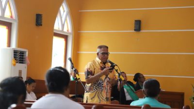 Ibadah Minggu Di Jemaat GKI Nazaret Fanindi Pantai, Gubernur Papua Barat Ingatkan Soal Kemiskinan Ekstrim dan Stunting