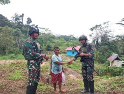 Demi Menjalin Keakraban Bersama Warga, Satgas Yonif 133/YS Laksanakan Patroli Simpatik.