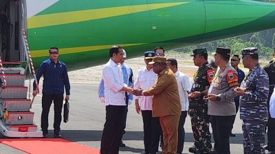 Pj. Gubernur Ali Baham dan Forkopimda Sambut Kedatangan Presiden Jokowi di FakFak