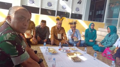 Prosesi Tikar Adat Awali Kunker Pj. Gubernur Ali Baham di Kabupaten Fakfak