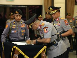 Kapolri Resmi Lantik Brigjen Pol Johnny Eddizon Isir Sebagai Kapolda Papua Barat