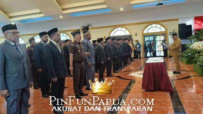 PJ Gubernur Papua Barat Lantik 35 Anggota Panitia Seleksi DPRK 2024-2029