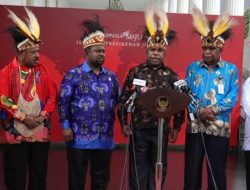  Enam Ketua MRP Temui Presiden Jokowi di Istana: Usulkan Hak Politik dan Pimpinan Anak Papua di Polri