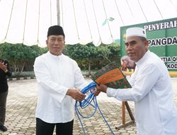 Pangdam XVIII/Kasuari Serahkan Hewan Kurban dalam Perayaan Idul Adha 1445 H