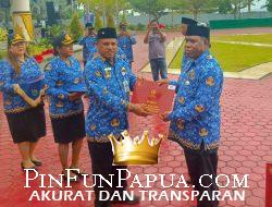 Sebanyak 121 PNS Papua Barat Terima Tanda Kehormatan Satyalancana Karya Satya