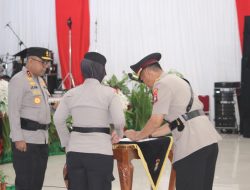 Serah Terima Jabatan Wakapolda Papua Barat, Brigjen Pol Alfred Papare Serahkan Tongkat Kepemimpinan kepada Brigjen Pol Yosi Muhamartha