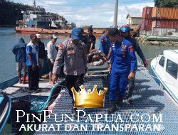 Sat Polairud Polres Fakfak Evakuasi Pasien Rujukan dari Wilayah Pesisir Karas