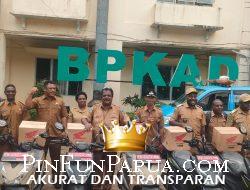 Bupati Hermus Serahkan 164 Unit Sepeda Motor untuk Aparat Kampung di Manokwari