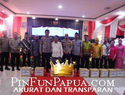 Peduli Masyarakat, Kapolda Kalteng Salurkan Bantuan Sosial saat Kunjungan Kerja ke Polres Barito Utara