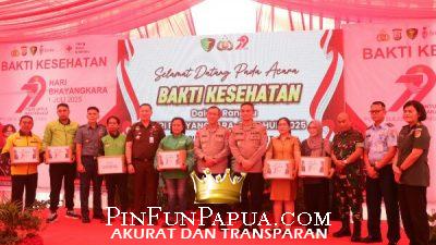 Polda Sulut Salurkan 200 Paket Sembako bagi Pengemudi Ojol dalam Rangka HUT Bhayangkara ke-79