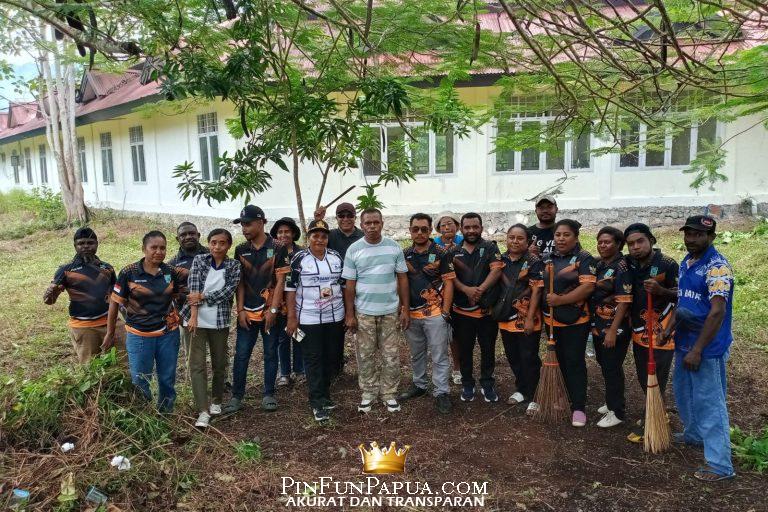 Jelang HUT PI ke-171, Sekretariat MRPB Libatkan Puluhan Staf Ikut Kerja Bakti di Pulau Mansinam