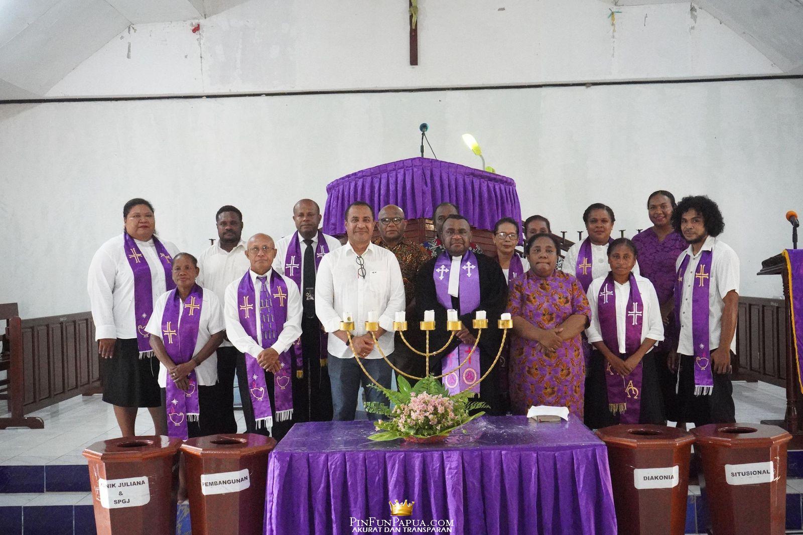 Kapolda Papua Barat Pimpin Ibadah Minggu Raya di Gereja Syalom Andai, Perkuat Nilai Spiritual dan Kebersamaan